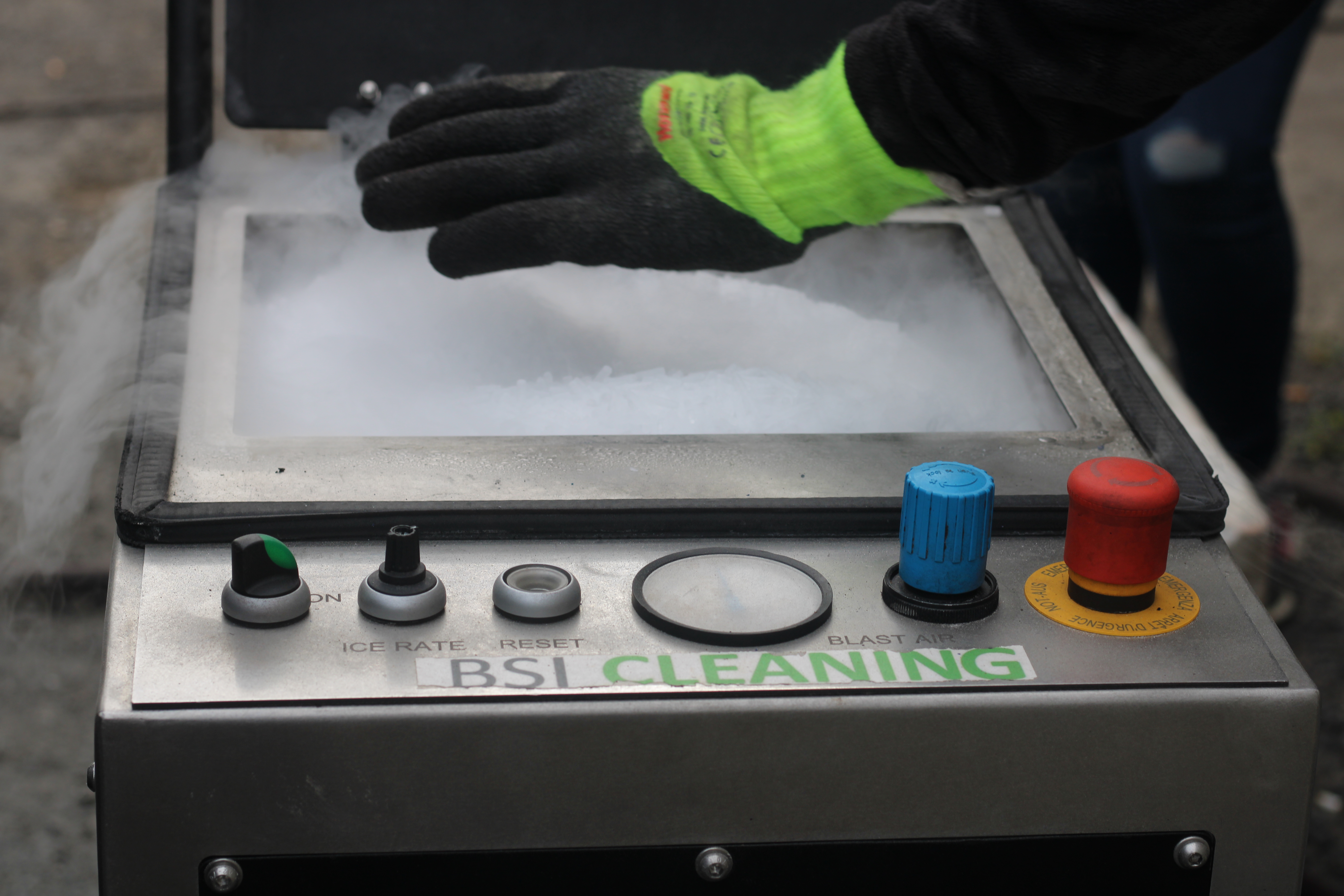 Machine de nettoyage cryogénique